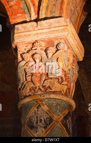 Dipinto di bassorilievo in Eglise Sainte Radegonde, Poitiers, Vienne, Poitou-Charentes, Francia Foto Stock