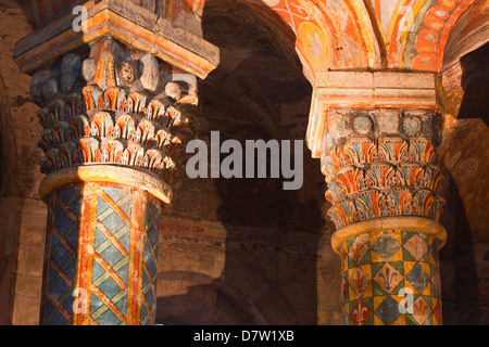 Dipinto di bassorilievo in Eglise Sainte Radegonde, Poitiers, Vienne, Poitou-Charentes, Francia Foto Stock