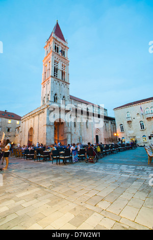 Cattedrale di San Lorenzo di notte, Trogir, Sito Patrimonio Mondiale dell'UNESCO, Dalmazia, Croazia Foto Stock