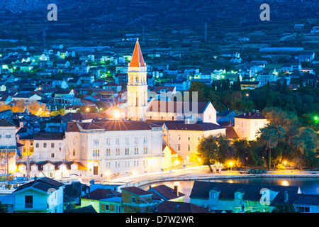 Cattedrale di San Lorenzo (Katedrala Sv. Lovre) in Trogir di notte, Sito Patrimonio Mondiale dell'UNESCO, Dalmazia, Croazia Foto Stock