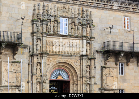 Hostal dos Reis Catolicos nella Città Vecchia, Santiago de Compostela, Sito Patrimonio Mondiale dell'UNESCO, Galizia, Spagna Foto Stock