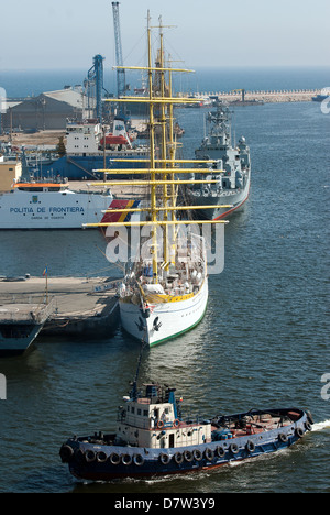 Il rumeno Naval Training nave Mircea ormeggiate nel porto di Constanta Foto Stock