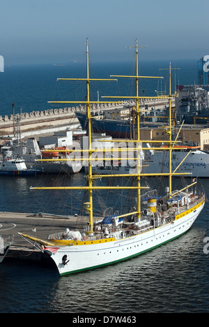 Il rumeno Naval Training nave Mircea ormeggiate nel porto di Constanta Foto Stock