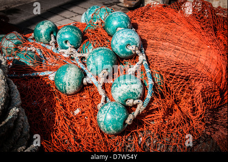 Rete da pesca con boe Foto Stock