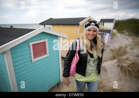 Malmo, Svezia. 14 maggio 2013. Cantante Natalie Horler dalla banda Cascada che rappresenta la Germania pone durante un viaggio della delegazione tedesca a Skanoer durante l'Eurovision Song Contest 2013 a Malmo, Svezia, 14 maggio 2013. Il gran finale del 58th Eurovision Song Contest (CES) avviene il 18 maggio 2013. Foto: Joerg Carstensen/dpa +++(c) dpa - Bildfunk+++/Alamy Live News Foto Stock