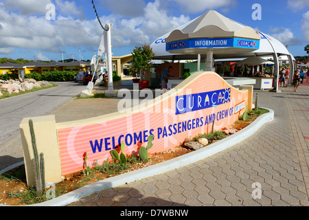 Willemstad Curacao nave porto olandese Curaҫao isola dei Caraibi Paesi Bassi Foto Stock