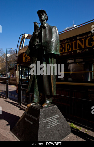 Il Sherlock Holmes statua, al di fuori di Baker Street Stazione Undergroud, Londra, Inghilterra Foto Stock