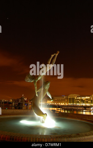 Fontana sulla riva nord del Tamigi a Londra in Inghilterra Foto Stock