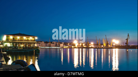 Vista da un ormeggio nel porto di Odessa. Foto Stock