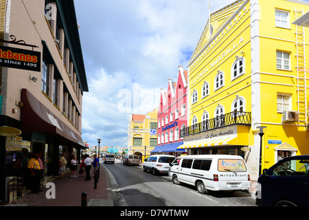 Shoppes sulla strada Willemstad Curacao Curaҫao olandese isola dei Caraibi Paesi Bassi Foto Stock