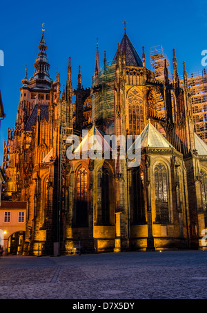 Cattedrale di San Vito, all'interno del cortile del castello, di Praga - costruito dopo il 1344 su ordine di Giovanni di Lussemburgo. Foto Stock