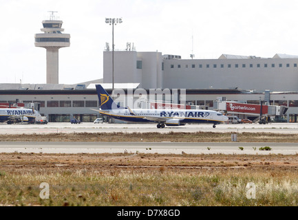 Un aereo Ryanair si prepara per il decollo da Spagnolo a Palma de Mallorca Airport Foto Stock