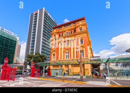 Auckland Ferry Building, e accanto il HSBC Building. Foto Stock