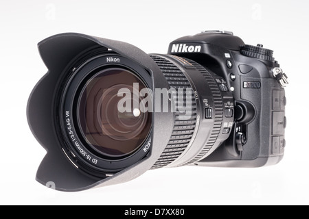 Nikon D7100 Reflex digitali - fotocamera con 18-300mm suoperzoom lente. Foto Stock
