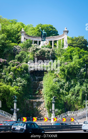 L' Ungheria , la collina Gellert , St Gellert statua scultura di Gyula Jankovits del Vescovo martire xi secolo patrono di Budapest Foto Stock