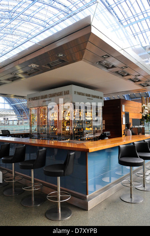 St Pancras Grand Champagne Bar, Stazione di St Pancras, London Foto Stock