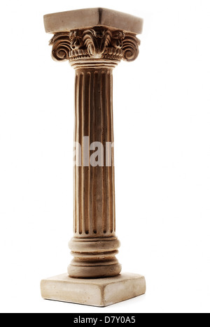 Colonna ionica su sfondo bianco Foto Stock