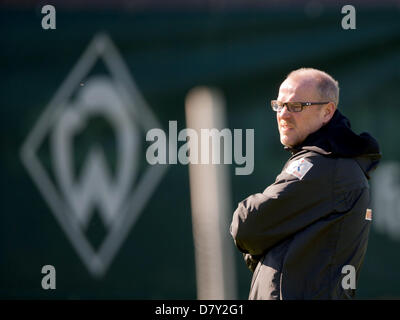 FILE - un file foto datata 07 gennaio 2013 mostra il Werder Brema's head coach Thomas Schaaf partecipando a una sessione di formazione in Belek, Turchia. Secondo SV Werder Bremen Il 15 maggio 2013, capo allenatore Thomas Schaaf lascerà il club di calcio con effetto immediato. Foto: Soeren Stache Foto Stock