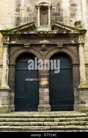 Le antiche porte, colonne, fasi e il portico, St Remy chiesa, Dieppe, Francia Foto Stock