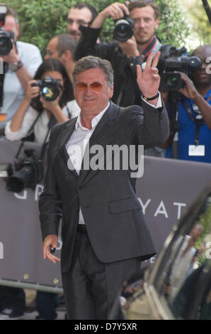 CANNES, Francia. Il 14 maggio 2013. Attore francese e membro del lungometraggio giuria, Daniel Auteuil arrrives presso Hotel Martinez a frequentare un photocall della giuria alla vigilia della 66ma edizione del Festival del Cinema di Cannes. Il 14 maggio 2013, a Cannes , Francia. Credito: Jonatha borzicchi editoriale/Alamy Live News Foto Stock