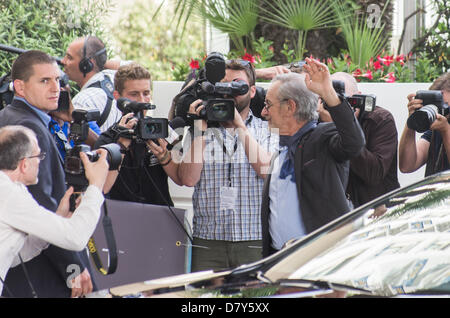 CANNES, Francia. Il 14 maggio 2013. Noi direttore e presidente del lungometraggio giuria Steven Spielberg arrrives presso Hotel Martinez a frequentare un photocall della giuria alla vigilia della 66ma edizione del Festival del Cinema di Cannes. Il 14 maggio 2013, a Cannes , Francia. Credito: Jonatha borzicchi editoriale/Alamy Live News Foto Stock