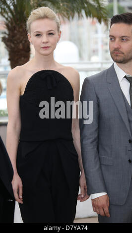 Cannes, Francia. Maggio 15, 2013. Noi attore Tobey Maguire e attrice britannica Carey Mulligan pongono durante il photocall per 'Il grande Gatsby" presso la 66annuale di Cannes Film Festival di Cannes, Francia, 15 maggio 2013. Il film è presentato fuori concorso al festival che corre dal 15 al 26 maggio. Foto: Hubert Boesl/DPA/Alamy Live News Foto Stock