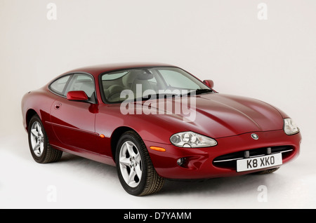 1999 la Jaguar XK8 Coupé Foto Stock