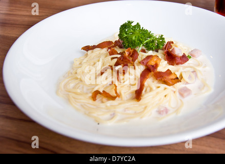 Gli spaghetti alla carbonara Italian food style Foto Stock