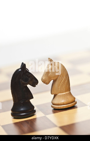 Chiusura del cavaliere di pezzi di scacchi Foto Stock