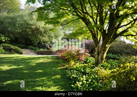 Dartington Hall, giardino paesaggistico, Totnes, Devon. Progettato da Dorothy Elmhirst. Centro Visitatori, Conference & Arts. Foto Stock