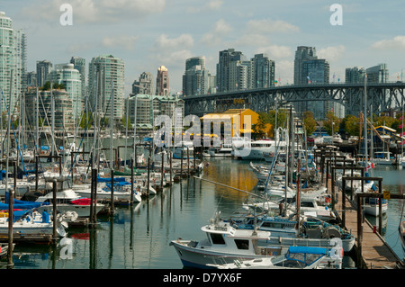 Granville St Bridge da Creekside, Vancouver, British Columbia, Canada Foto Stock