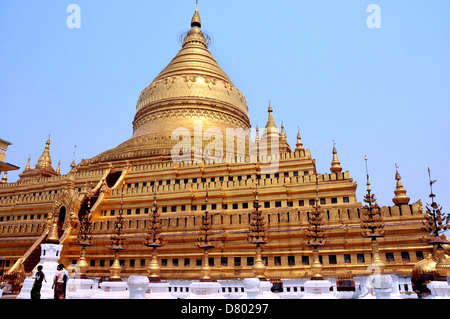 Tempio d'oro Shwe Zigon Bagan Myanmar Foto Stock