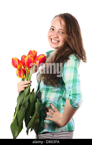 Ragazza sorridente in macchie solari con fiori. Isolamento su bianco Foto Stock