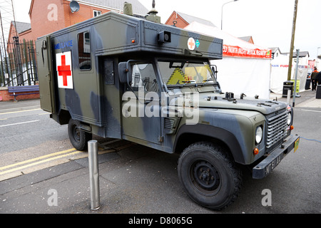 Land Rover ambulanza sul campo di battaglia presso British Army Medical reggimento stand di reclutamento in corrispondenza di un evento esterno Foto Stock