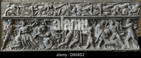 Sarcofago romano. Circa 160 annuncio. Apollo e Artemis kill Niobe di 14 bambini. La vendetta di Leto. Glyptothek. Monaco di Baviera. Germania. Foto Stock