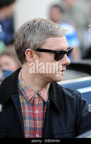 Cardiff, Galles, UK. 16 maggio 2013. BBC mostrano Sherlock è stata girata a Cardiff University di Glamorgan edificio su King Edward VII Avenue, Cardiff. Immagine mostra Martin Freeman che interpreta il ruolo di Medico John Watson. PIC: Matteo Horwood/Alamy Live News Foto Stock