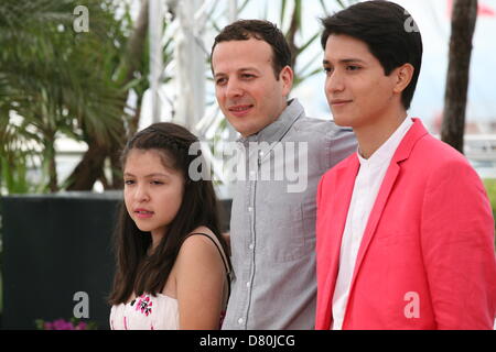 Cannes, Francia. 16 maggio 2013. L'attrice Andrea Vergara, direttore Amat Escalante e attore Armando Espitia all'Heli photocall del film al festival di pellicola di Cannes 16 maggio 2013. Credito: Doreen Kennedy / Alamy Live News Foto Stock