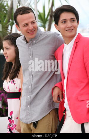 Cannes, Francia. 16 maggio 2013. L'attrice Andrea Vergara, direttore Amat Escalante e attore Armando Espitia all'Heli photocall del film al festival di pellicola di Cannes 16 maggio 2013. Credito: Doreen Kennedy / Alamy Live News Foto Stock