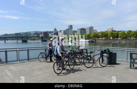 Il pedale Bike Tour del centro storico di Tour a Portland, Oregon. Foto Stock