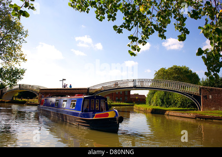 Narrowboats sulla Oxford Canal Northamptonshire Braunston Northants England Regno Unito GB narrowboats barca barche di taglio inglese British Foto Stock