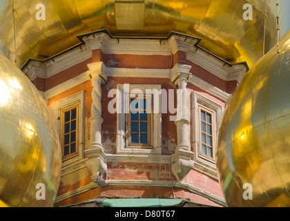 Forefront delle cupole della chiesa di Risurrezione nel Kadashi Sloboda, Mosca, Russia Foto Stock