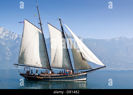 Nave a Vela Lago di Garda - Garda Trentino Foto Stock