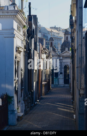 Elaborare tombe e tombe nel cimitero di Recoleta, Buenos Aires, Argentina. Foto Stock