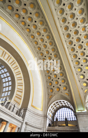 L'interno dorato e il soffitto del passeggero principale sala della Union Station di Washington D.C. Foto Stock