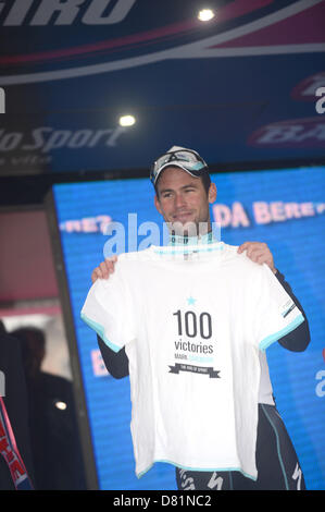 Treviso, Italia. 16 maggio 2013. Mark Cavendish vince la tappa 12 del Giro d'Italia Longarone a Treviso. La vittoria segna il suo 100 vittoria della carriera. Credit: Azione Plus immagini di sport/Alamy Live News Foto Stock