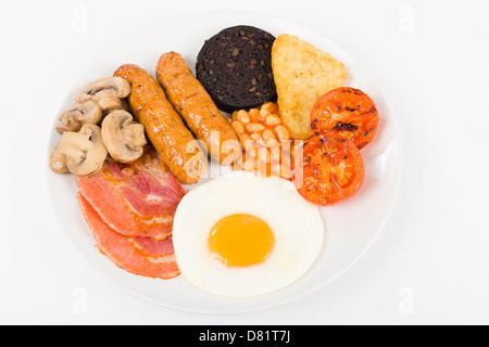 La completa prima colazione inglese - il fritto con uova, bacon, funghi, pomodori, salsicce, budino nero, hash browns e fagioli al forno. Foto Stock