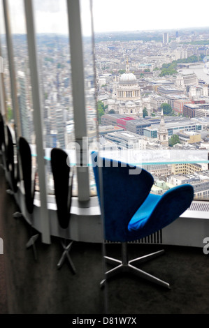 Vista dalla vertigine 42 bar nella torre 42, City of London, Londra, Inghilterra Foto Stock