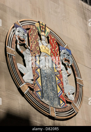 Dettaglio della placca traforata , danza, teatro e canzone, Radio City Musical Hall, Rockefeller Center di New York City Foto Stock