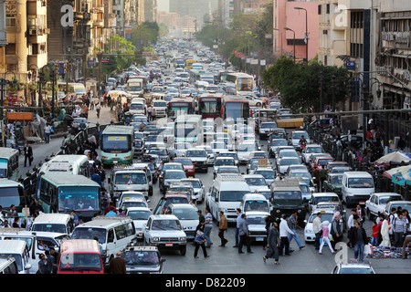 Il traffico pesante su strada di Ramses, Cairo Egitto Foto Stock