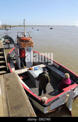 Viaggio sul Fiume a orford sulla costa di Suffolk Foto Stock